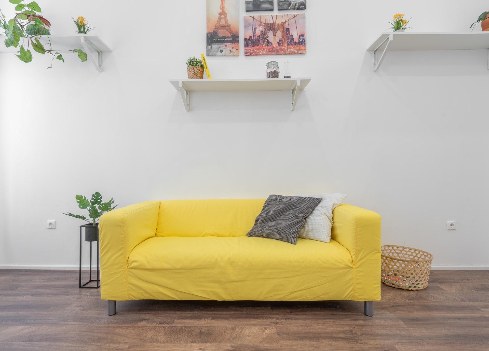 Jak wybrać idealną dwuosobową sofę do Twojego salonu?